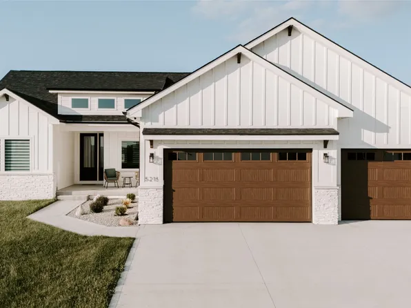 5215 150th St, Urbandale, IA 50323
