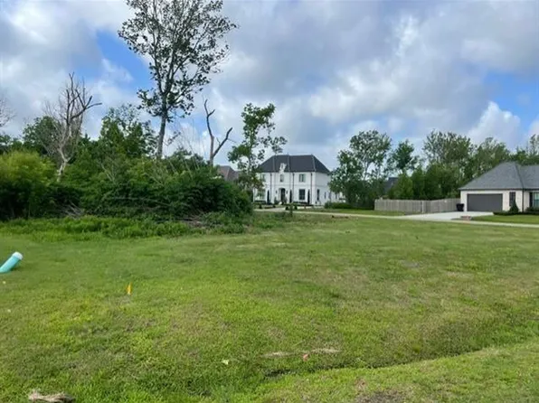 164 Green Trails Dr, Belle Chasse, LA 70037
