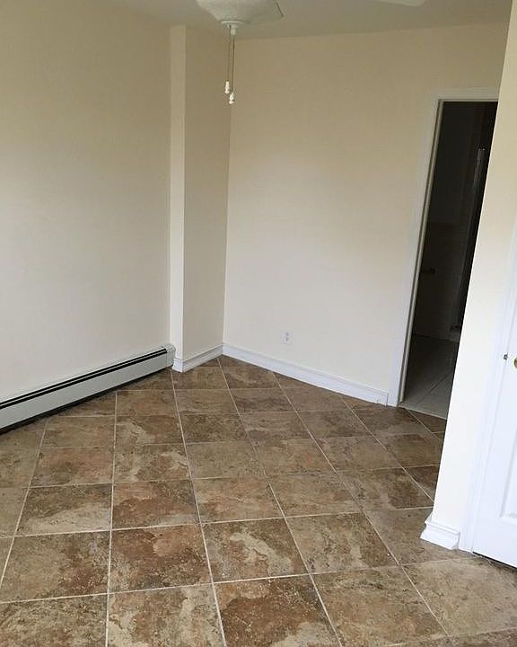 1st image of 184 Pennyfield Ave #1