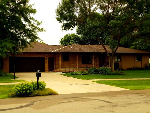 1st image of 3559 Hillside Dr