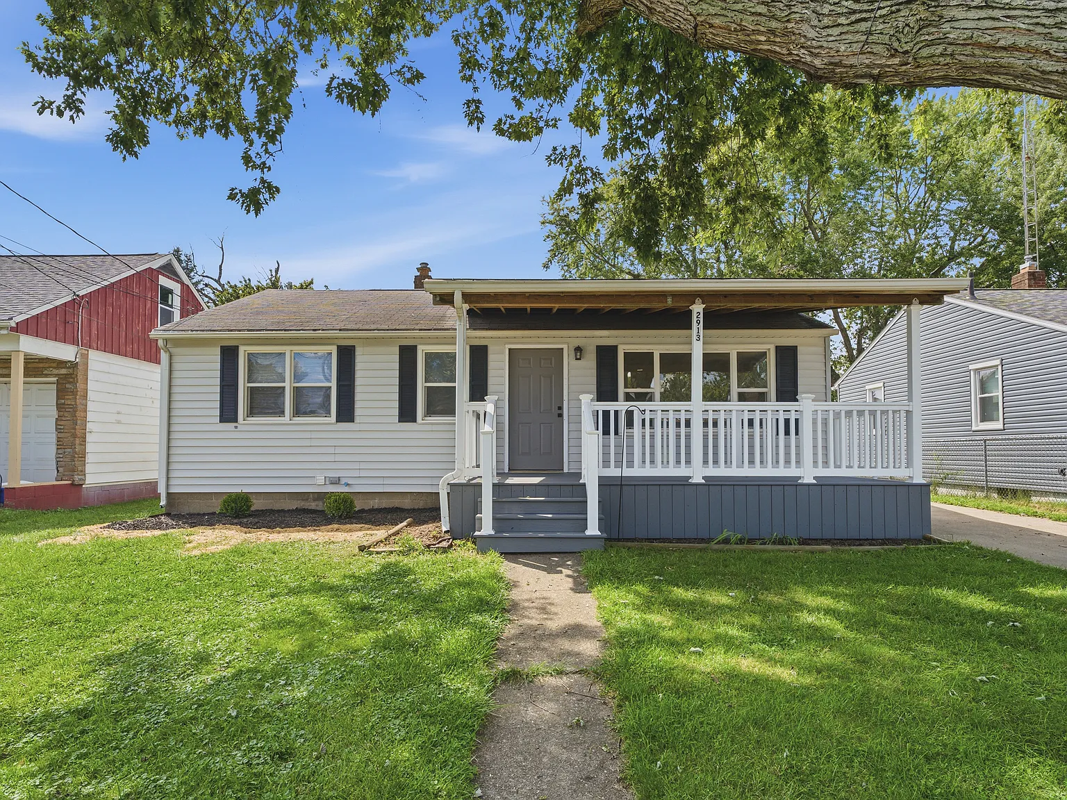 3 bed, 936 sqft, $1,395 — Photo 1