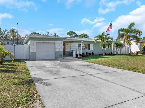 5856 44th Ave N, Kenneth City, FL 33709