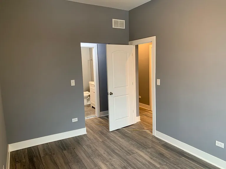 4331 S Prairie Ave #1 — Photo 6