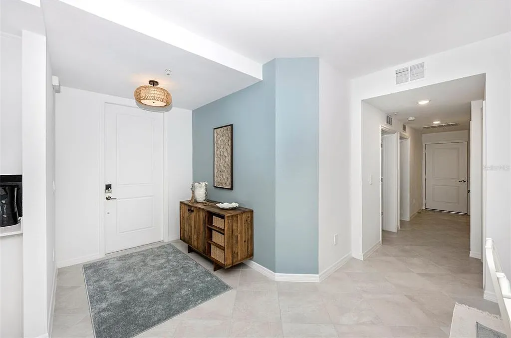 3 bed, 2.0 bath, 1741 sqft, $3,000 — Photo 4