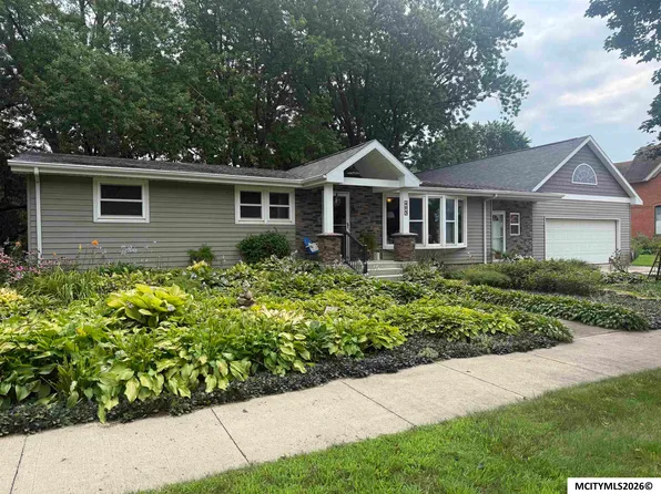 405 S Carolina Ave, Mason City, IA 50401