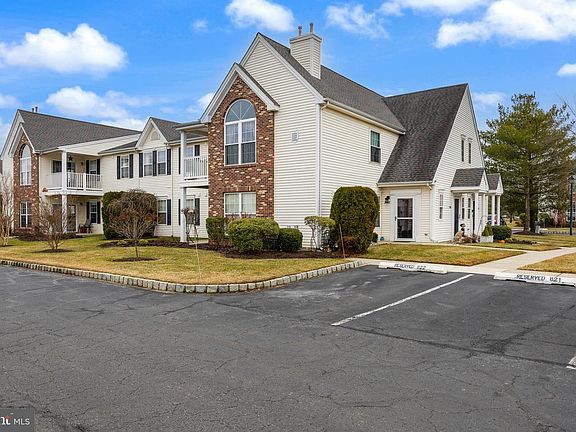 2nd image of 2507 Bluegrass Dr #A