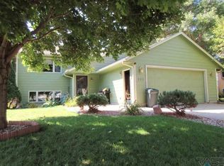 905 E Magnolia Dr, Brandon, SD 57005