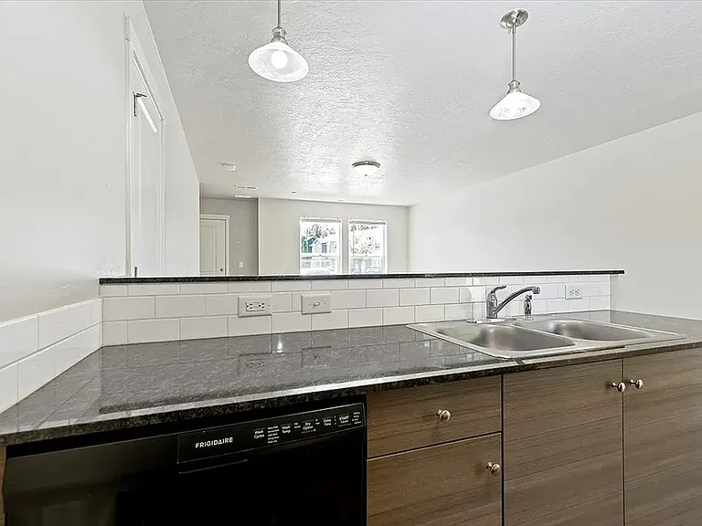 WhistleStop Apartments — Photo 91