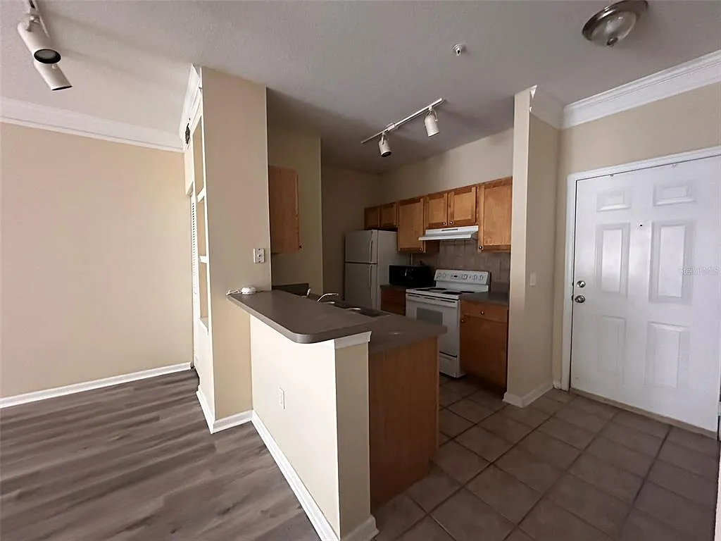 1 bed, 1.0 bath, 832 sqft, $1,650 — Photo 3