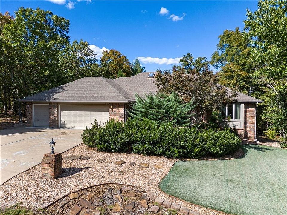 1st image of 40 Luncarty Ln
