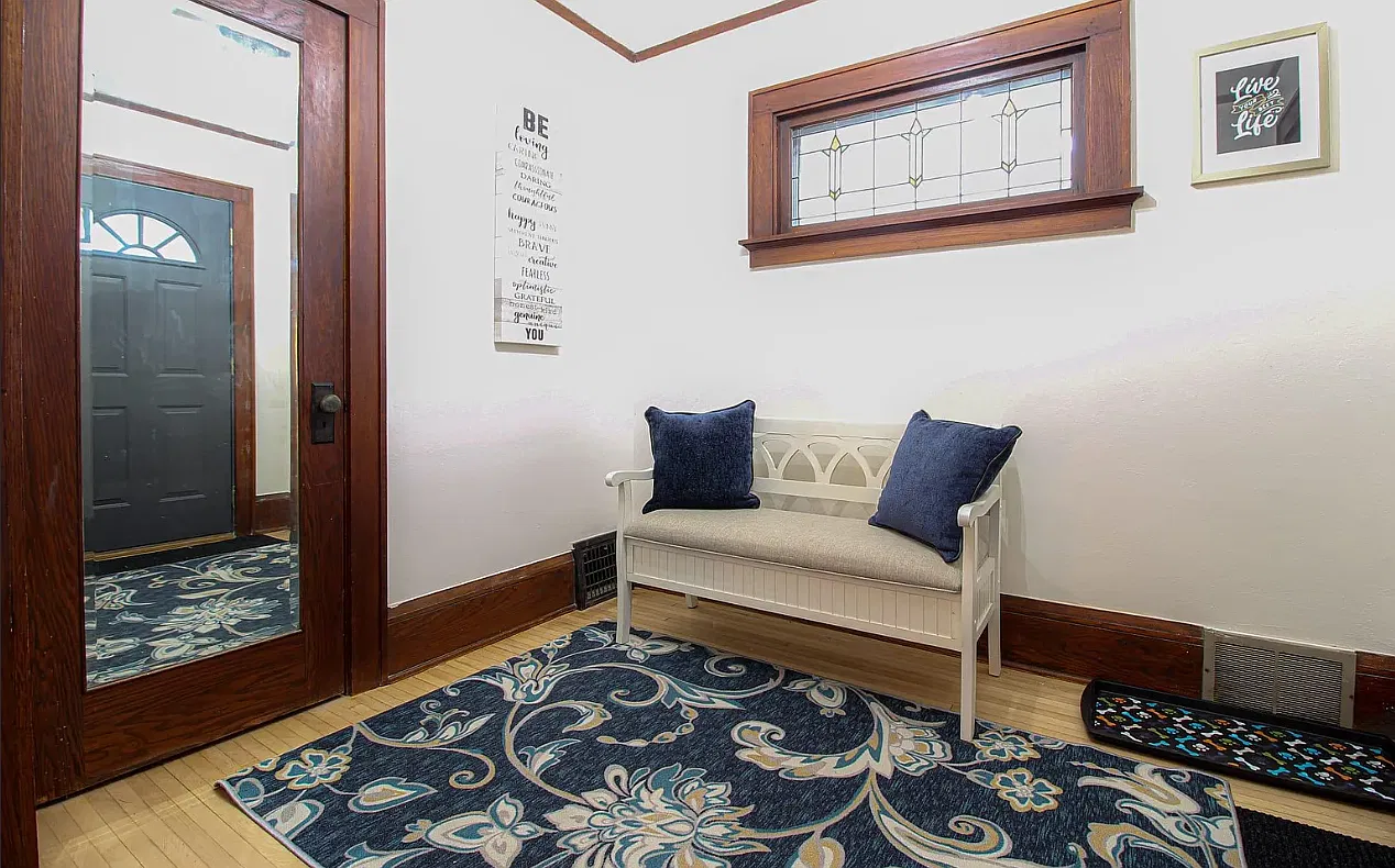 3 bed, 1200 sqft, $1,975 — Photo 2