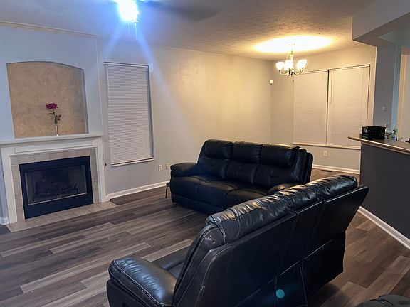 3rd image of 614 Farley Dr