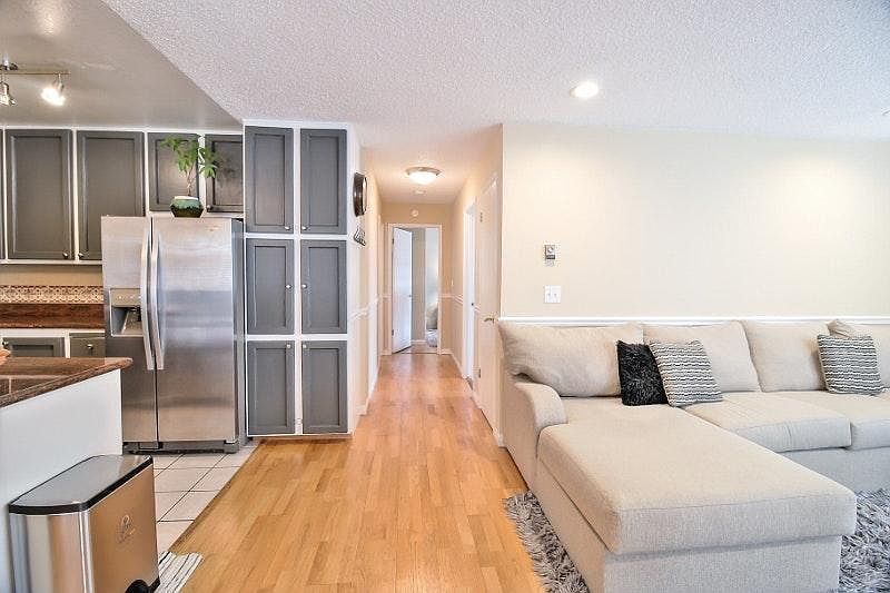 1st image of 408 Oak Ct