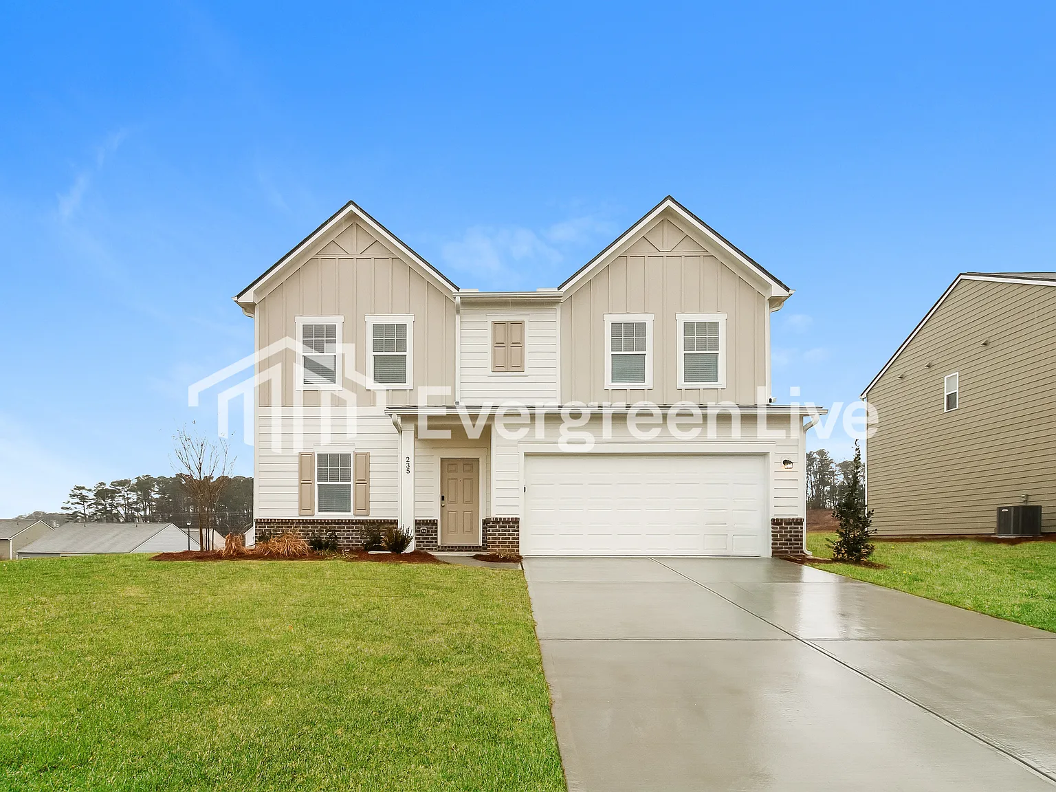 4 bed, 2.0 bath, 2095 sqft, $2,045 — Photo 2