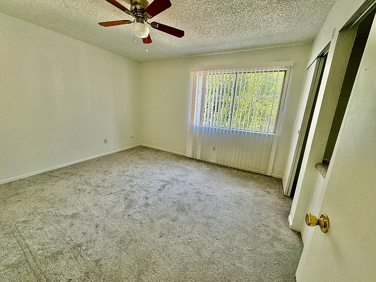 2710 E St #4 — Photo 14