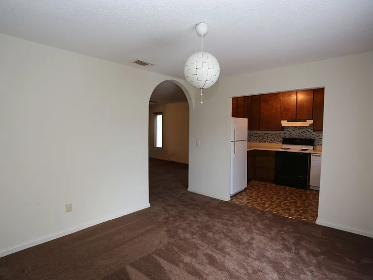 706 Hillwood Dr — Photo 5