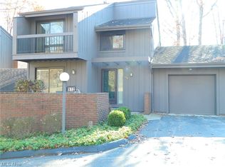 972 Canyon View Rd, Northfield, OH 44067