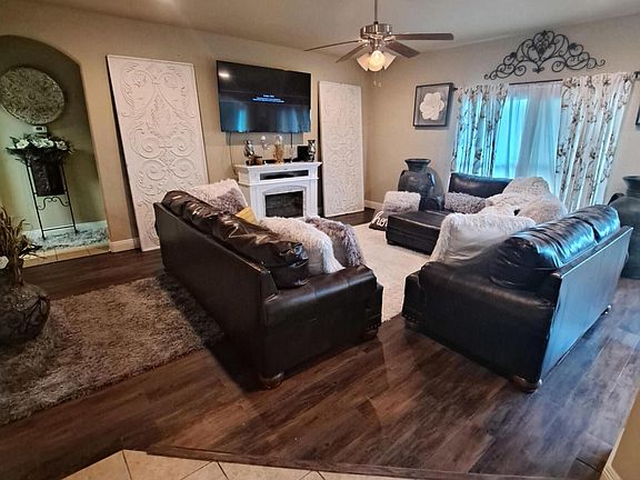 3rd image of 107 Northpointe Cir