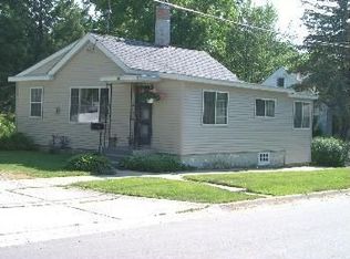 311 6th Ave S, Clear Lake, IA 50428