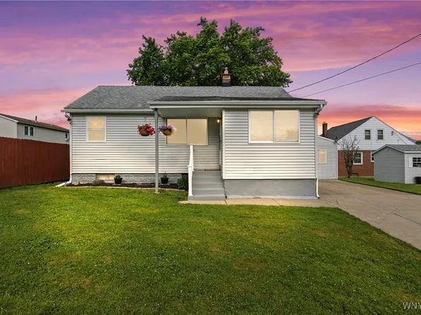 359 Lakeview Ave, Orchard Park, NY 14127