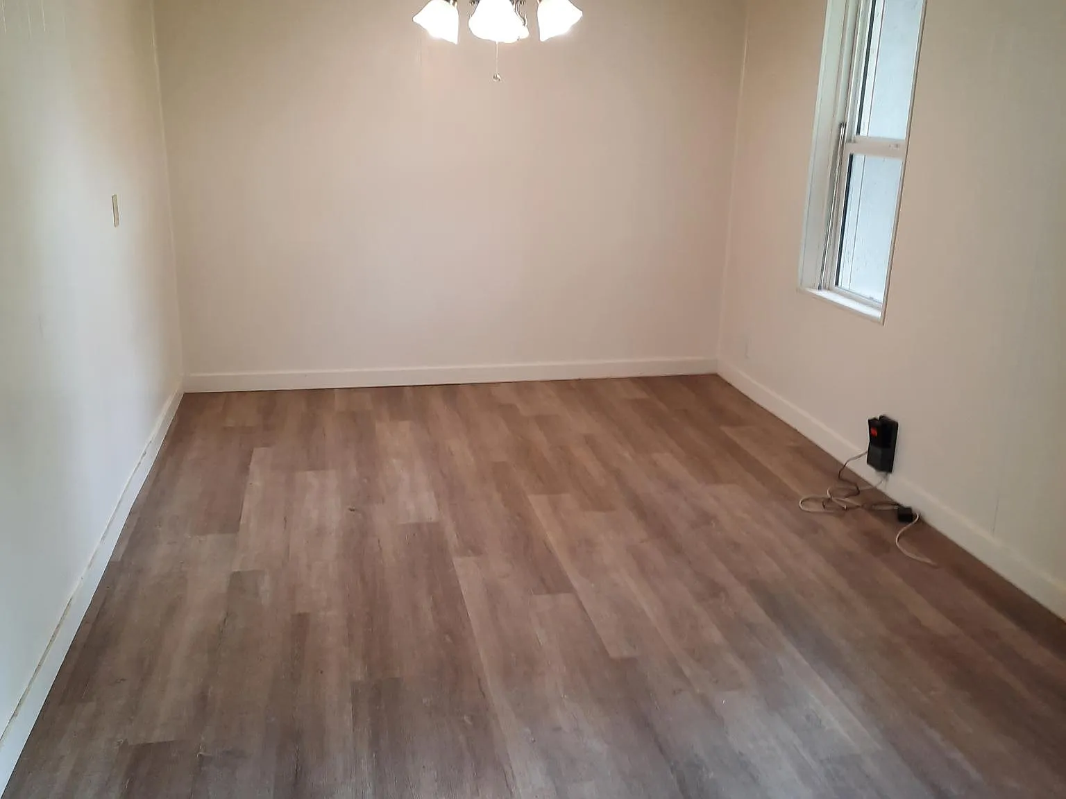 4 bed, 1.5 bath, 1462 sqft, $2,100 — Photo 2