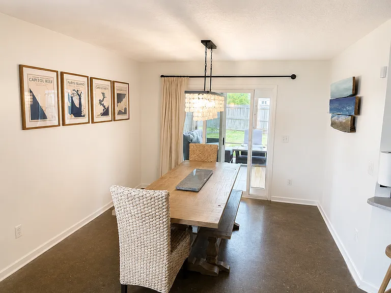 300 Rose Bud Ln — Photo 2