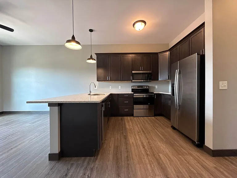 329 12th Ave SE #200 — Photo 15