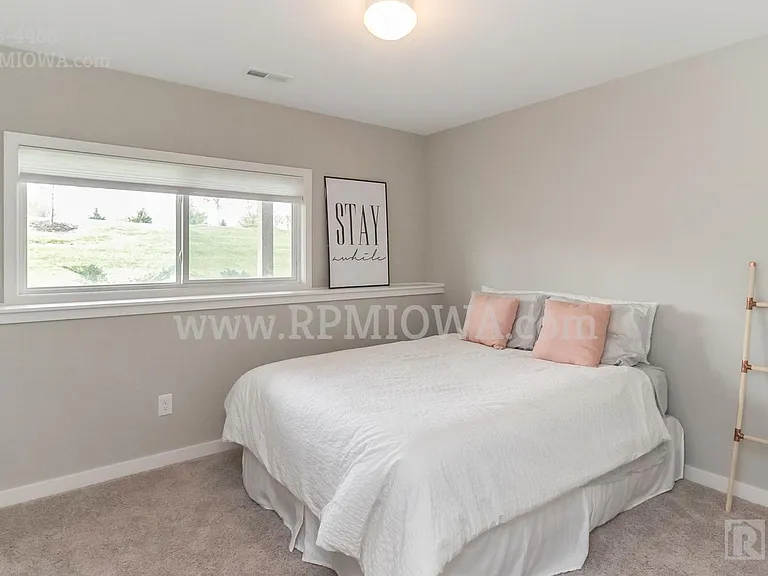 7902 Cottonwood Ln — Photo 4