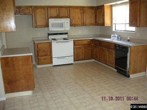 4th image of 895 Arrowhead Dr