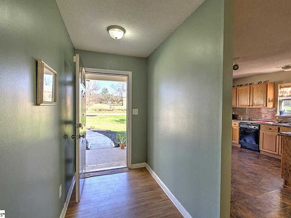4th image of 4 Cherry Cove Ln