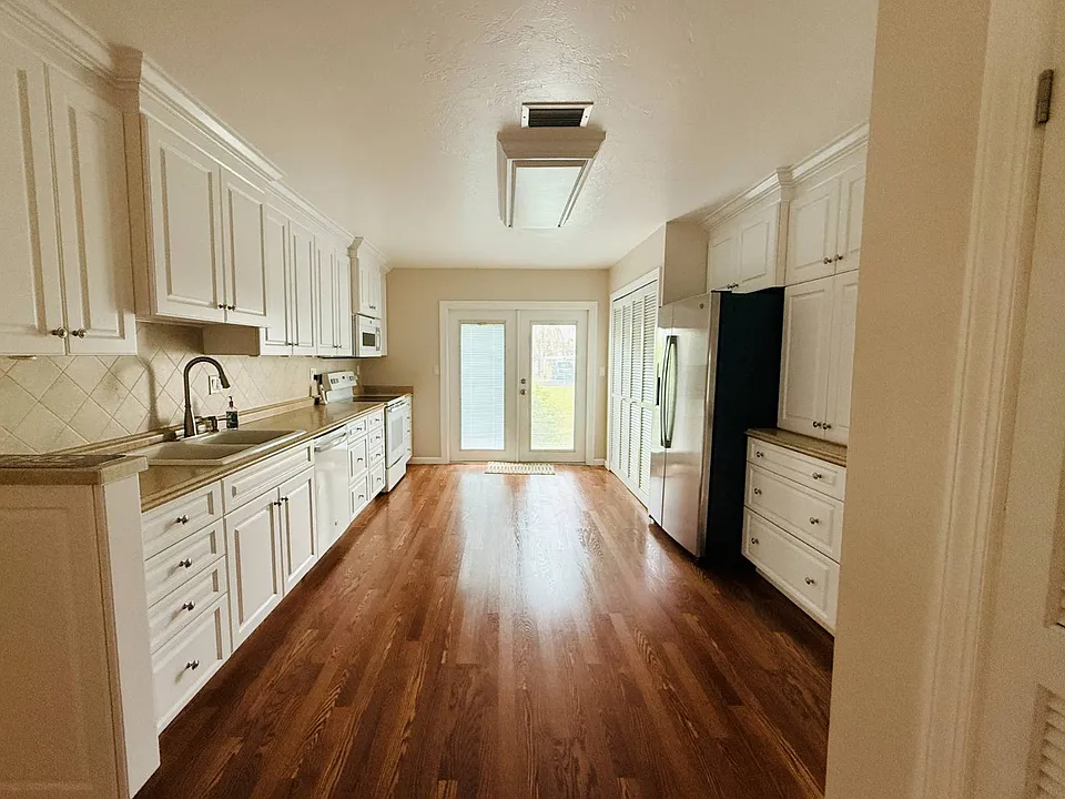 2902 Bruce Ln