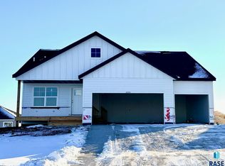 2205 E Bergen Cir, Brandon, SD 57005