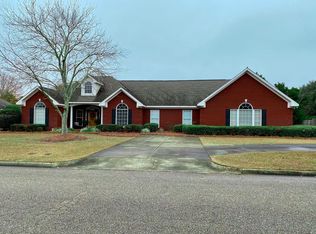 302 Holly Ln, Headland, AL 36345
