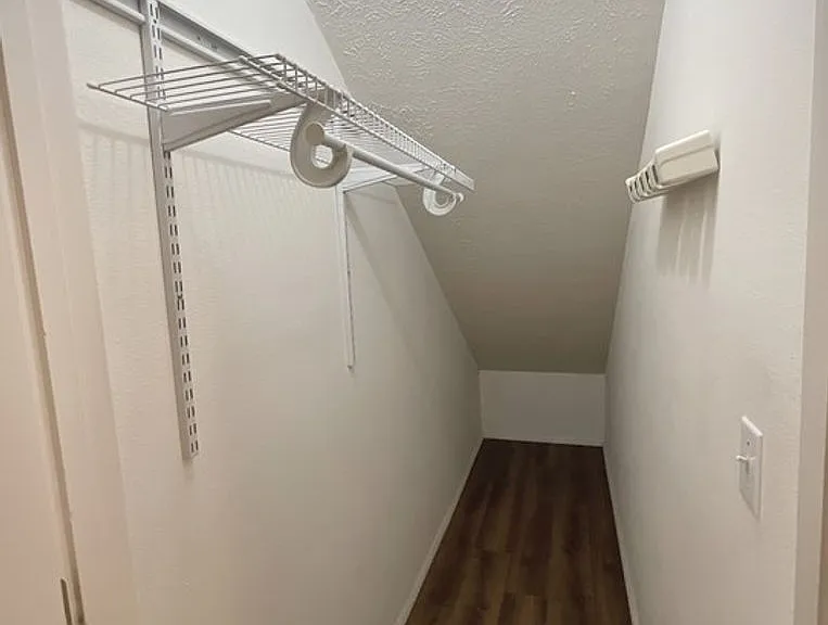 575 S Canterbury Ln — Photo 6