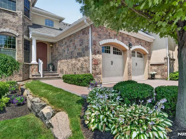 125 Windsor Ln, Ramsey, NJ 07446