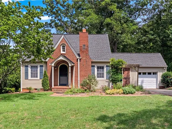 2117 N Peace Haven Rd, Winston Salem, NC 27106