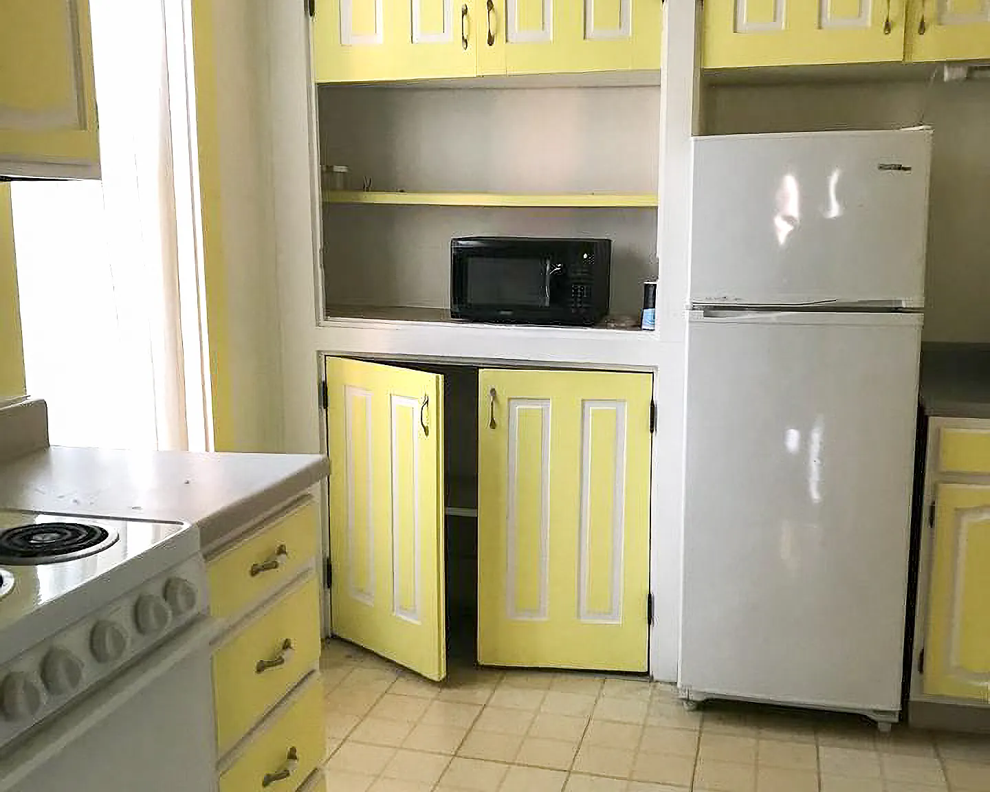 327 N Barron St — Photo 3