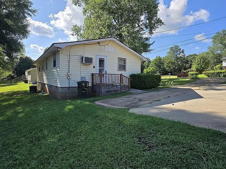 934 Clairmont Ave — Photo 2