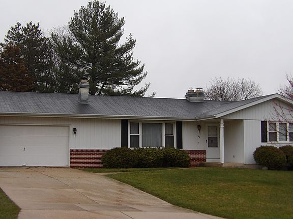 3rd image of 240 Longwood Dr