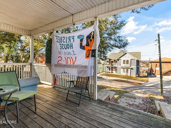 4th image of 1312 Forest Ave