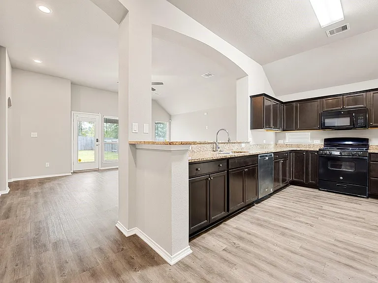 1945 Briar Grove Dr — Photo 2