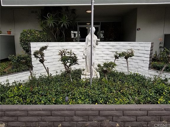 2nd image of 5134 White Oak Ave #219