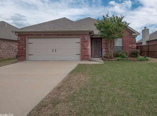 16 Dauphine Pl, Maumelle, AR 72113