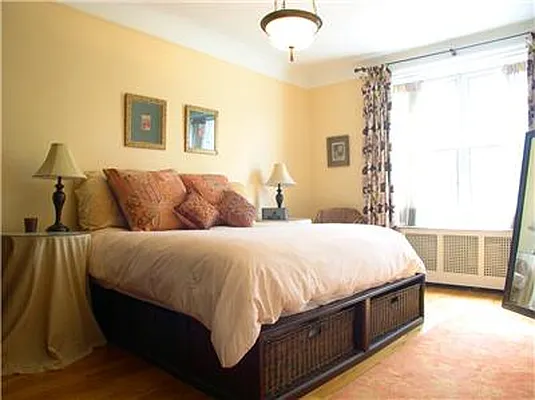 Sold by R New York | media 1