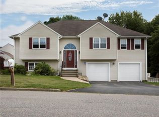 14 Derby Ln, Cranston, RI 02921