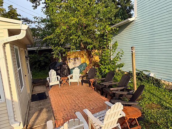 2nd image of 2402 East Ave