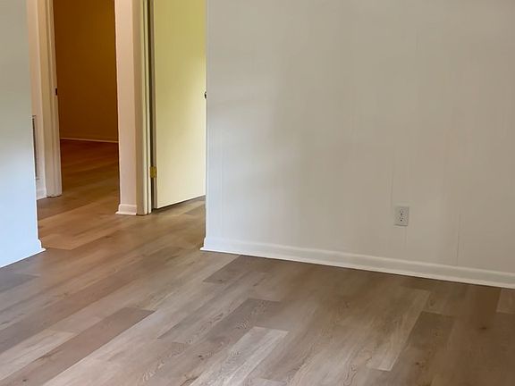 2nd image of 5043 Shoals Ln
