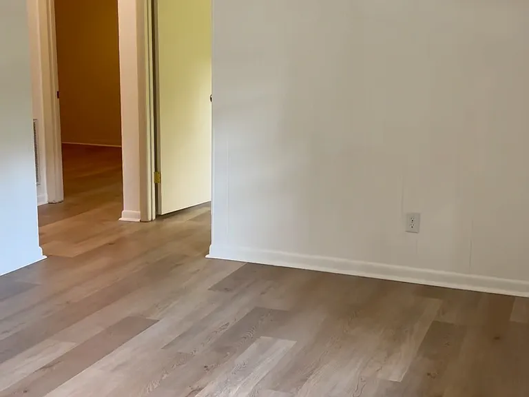 5043 Shoals Ln — Photo 2