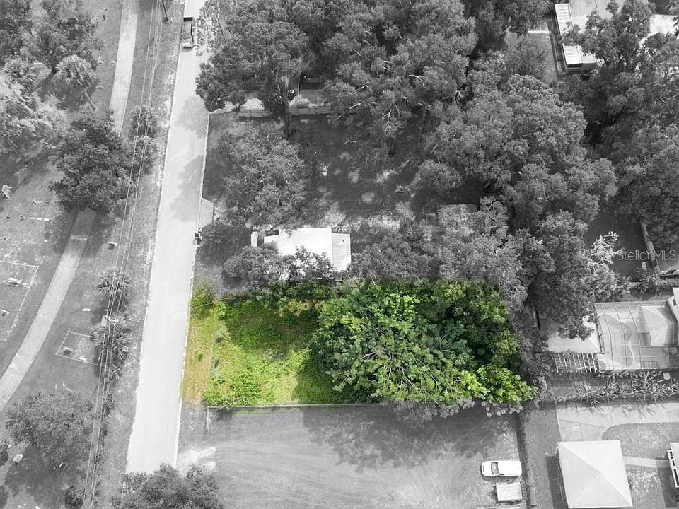 1st image of 418 W Oakdale Ave