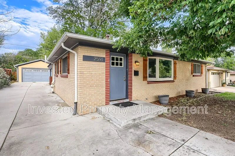 3 bed, 2.0 bath, 2028 sqft, $2,900 — Photo 3